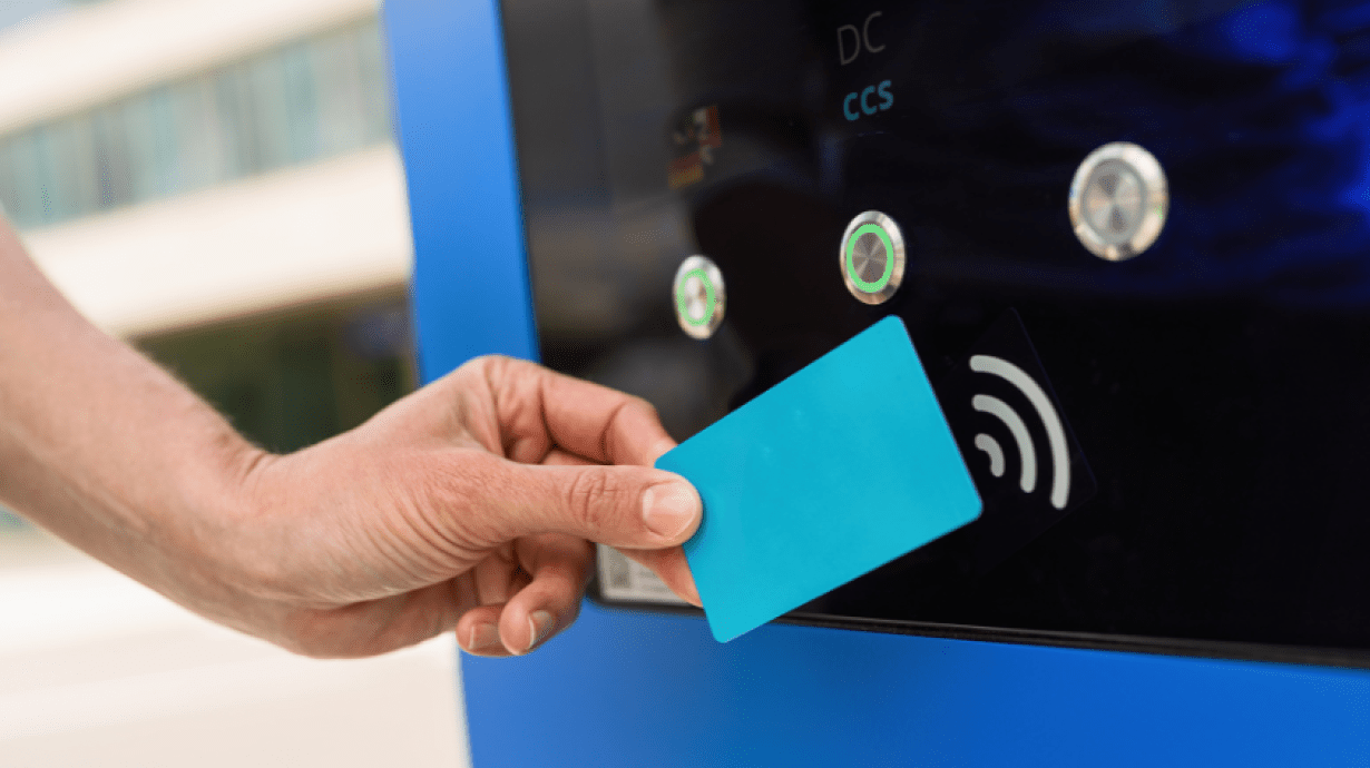 What is smart card What is a smart card and how does it work in identity authentication?