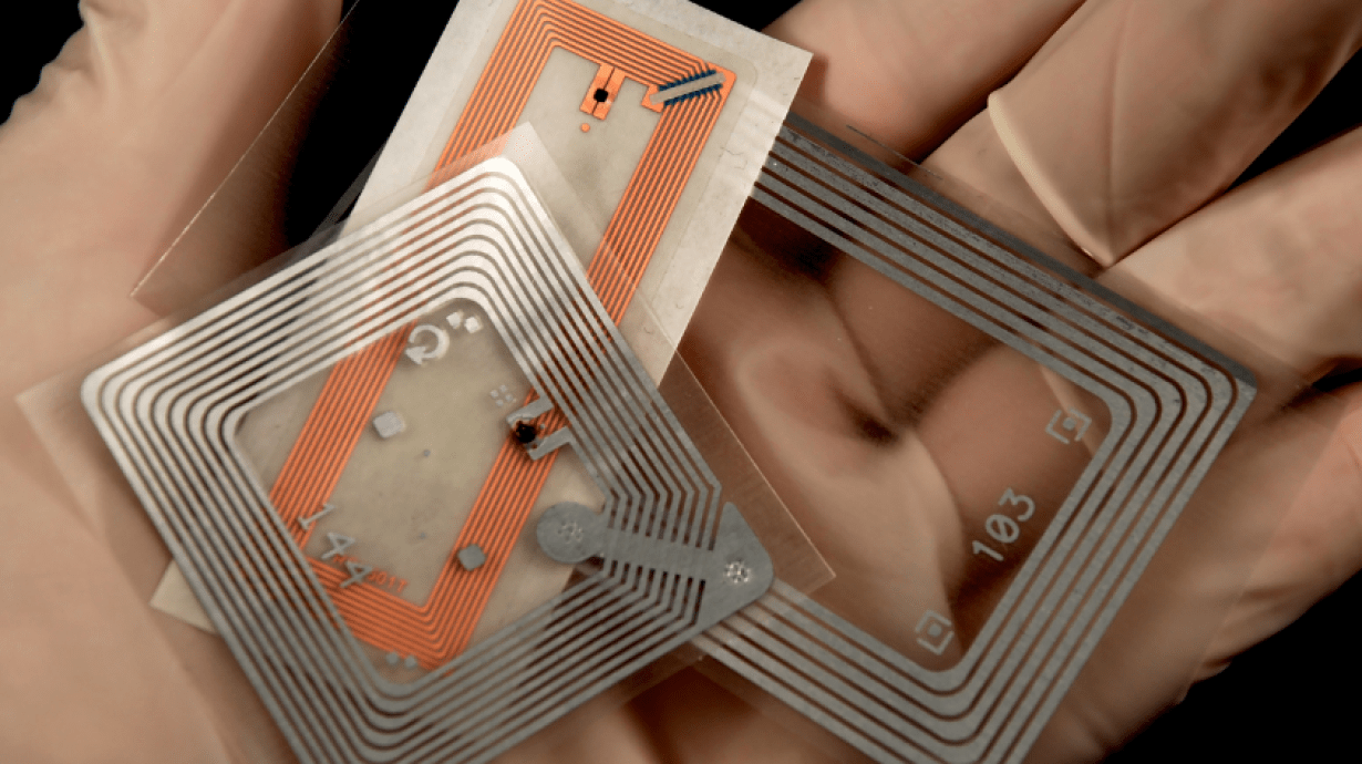 Passive vs Active RFID Tags Which One is Right for Your Needs Passive vs. Active RFID Tags: Which One is Right for Your Needs?
