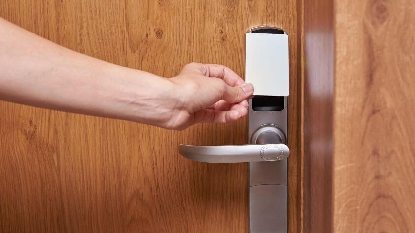 key-advantages-of-mifare-rfid-cards-for-hotels Key Advantages of MIFARE RFID Cards for Hotels