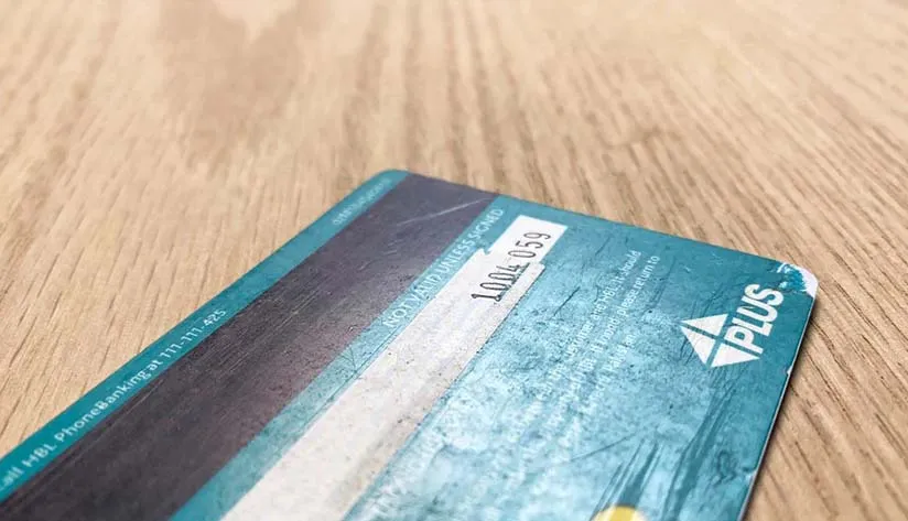 damaged-magnetic-stripe-hotel-key-card Damaged magnetic stripe hotel key card
