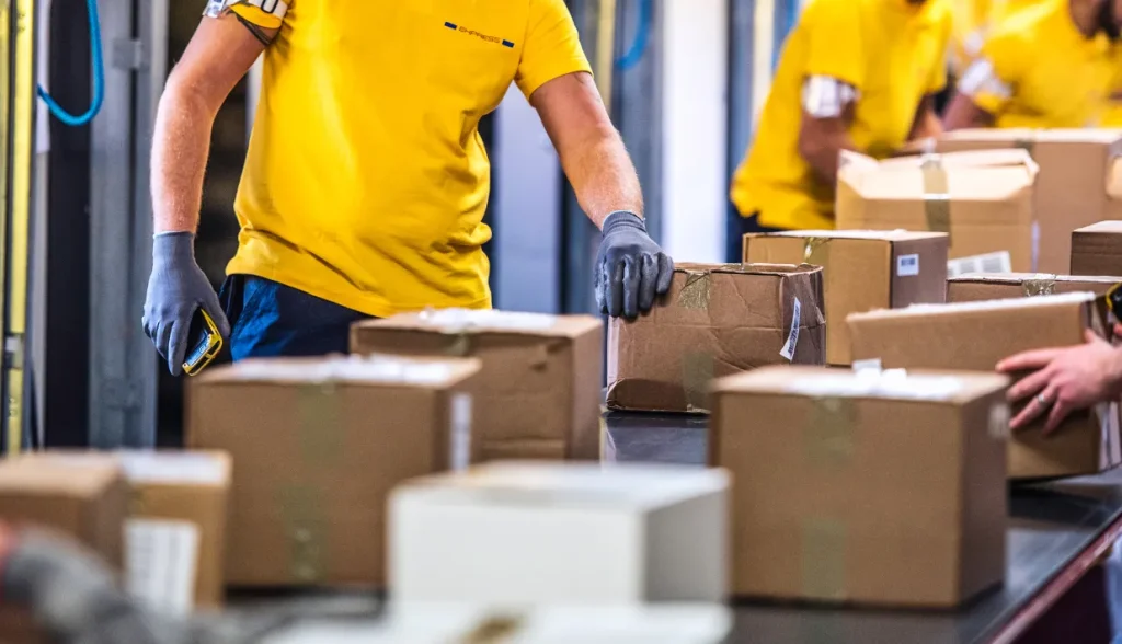 how-rfid-tags-work-in-asset-management-in-manufacturing-1024x588-1 How RFID Tags Work in Asset Management in Manufacturing