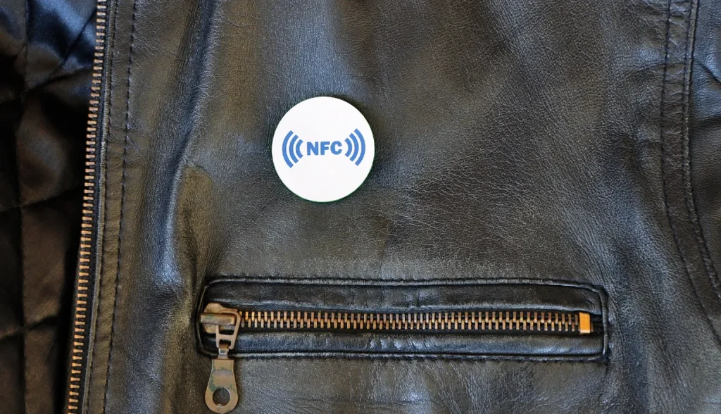 nfc-garment-badges-in-apparel-retail-marketing-1024x588-1 NFC Garment Badges in Apparel Retail Marketing